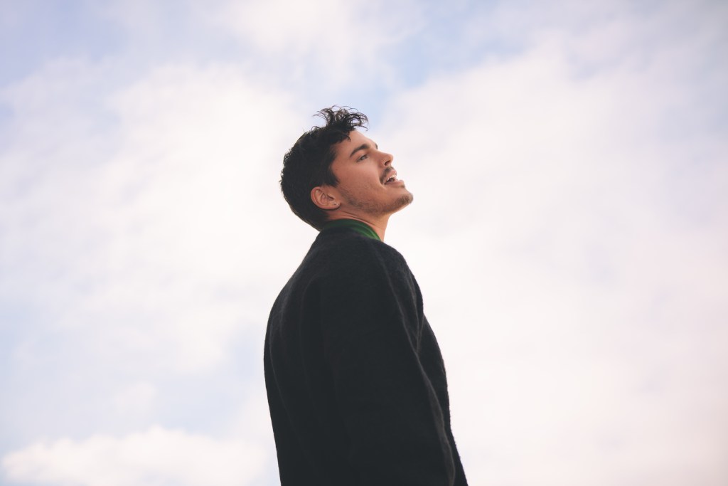 bild på oscar zia med moln i bakgrunden