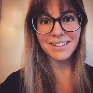 foto på författarinnan sofia sköld