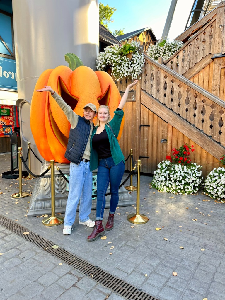 Petter Boding och Felicia Rinke från podden Mörka Mysterier