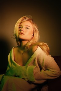 Den svenska sångerskan Filippa Johansson. Fotograf: Saga Westlund