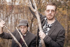 De två medlemmarna i sommarstugebandet Uvberget, Mats Ljus och Magnus Sätterström.